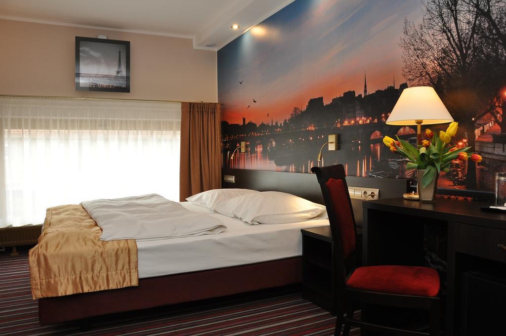 Hotel Atrium Nowy Tomysl Bagian luar foto