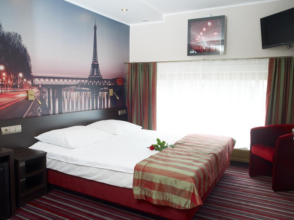 Hotel Atrium Nowy Tomysl Bagian luar foto