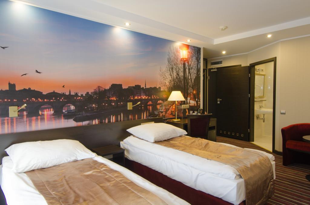 Hotel Atrium Nowy Tomysl Bagian luar foto
