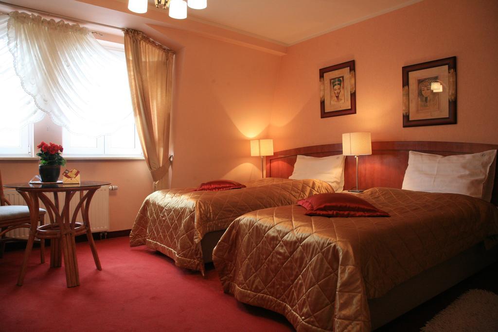 Hotel Atrium Nowy Tomysl Bagian luar foto