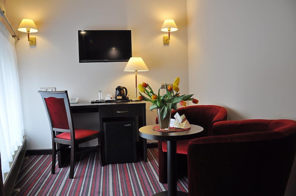 Hotel Atrium Nowy Tomysl Bagian luar foto