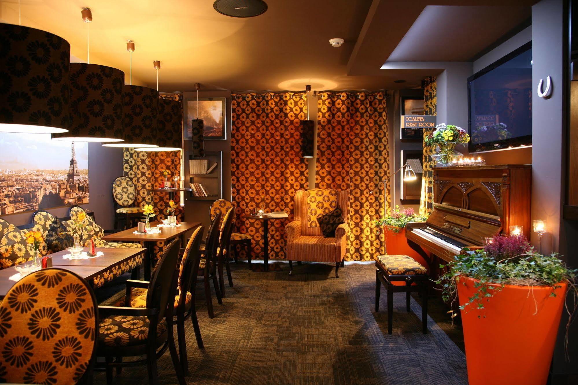 Hotel Atrium Nowy Tomysl Bagian luar foto