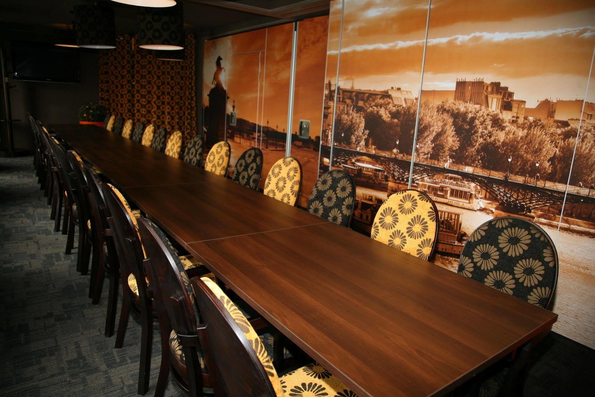 Hotel Atrium Nowy Tomysl Bagian luar foto