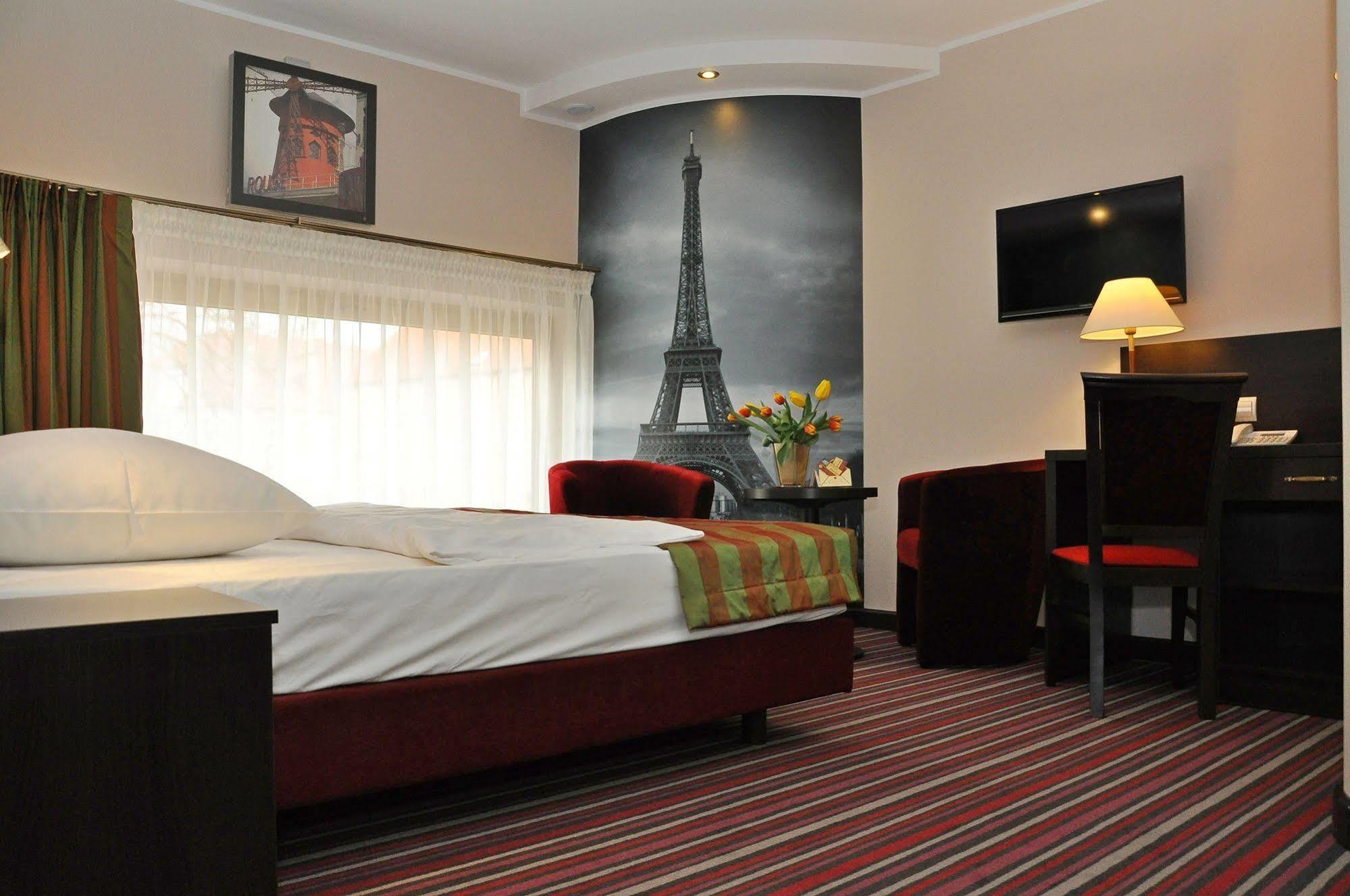 Hotel Atrium Nowy Tomysl Bagian luar foto