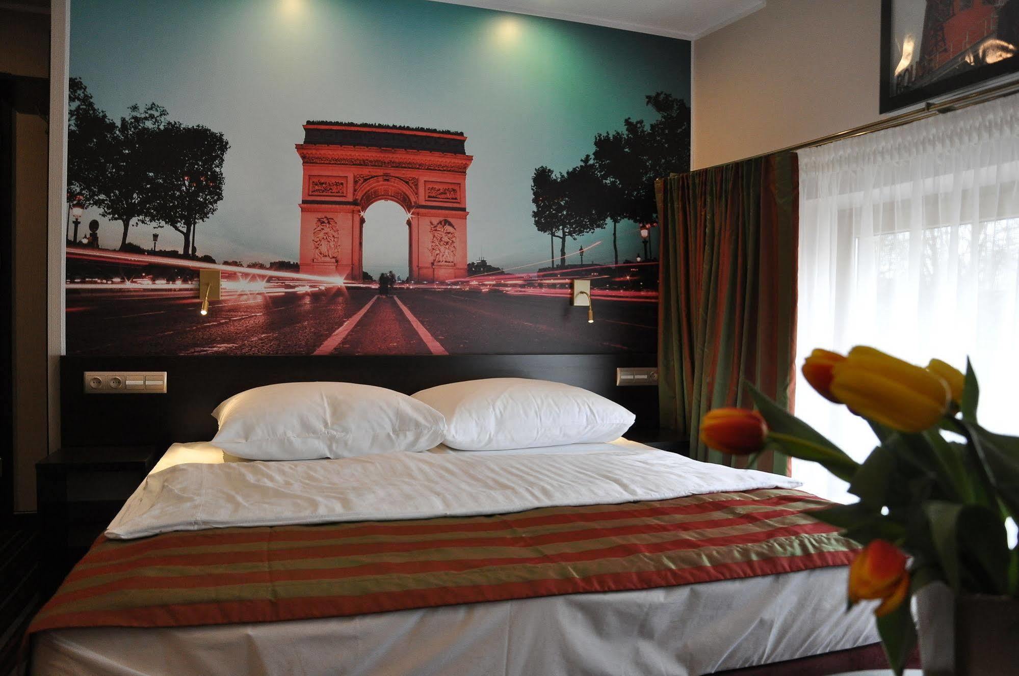 Hotel Atrium Nowy Tomysl Bagian luar foto