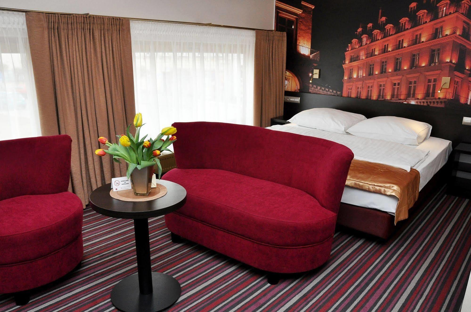 Hotel Atrium Nowy Tomysl Bagian luar foto
