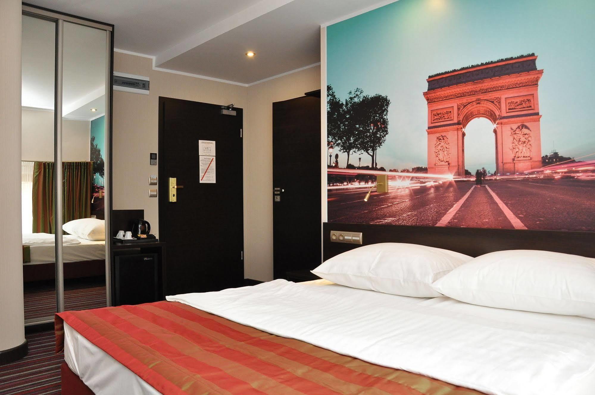 Hotel Atrium Nowy Tomysl Bagian luar foto