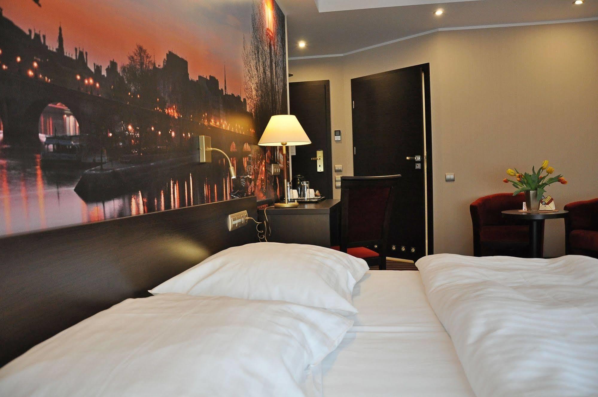 Hotel Atrium Nowy Tomysl Bagian luar foto