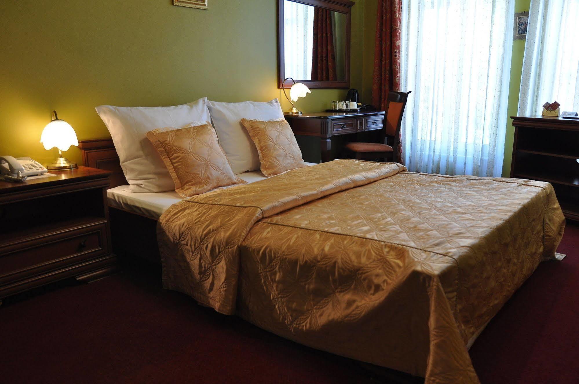 Hotel Atrium Nowy Tomysl Bagian luar foto