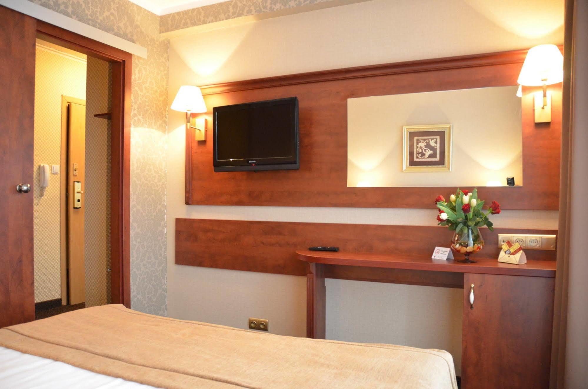Hotel Atrium Nowy Tomysl Bagian luar foto